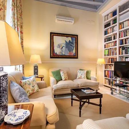 Villa Museum Duplex And Patios, Historical Center, 8 Pax Seville